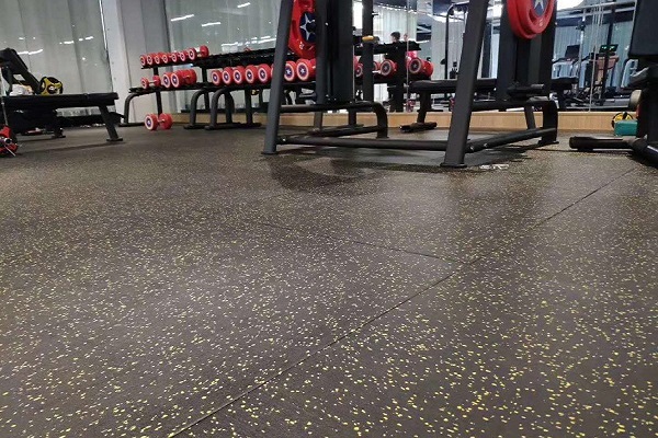 piso de gimnasio de goma